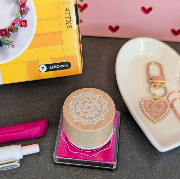 Lego Pink Heart-Shaped Floral Accessory - Picture 5 of 7